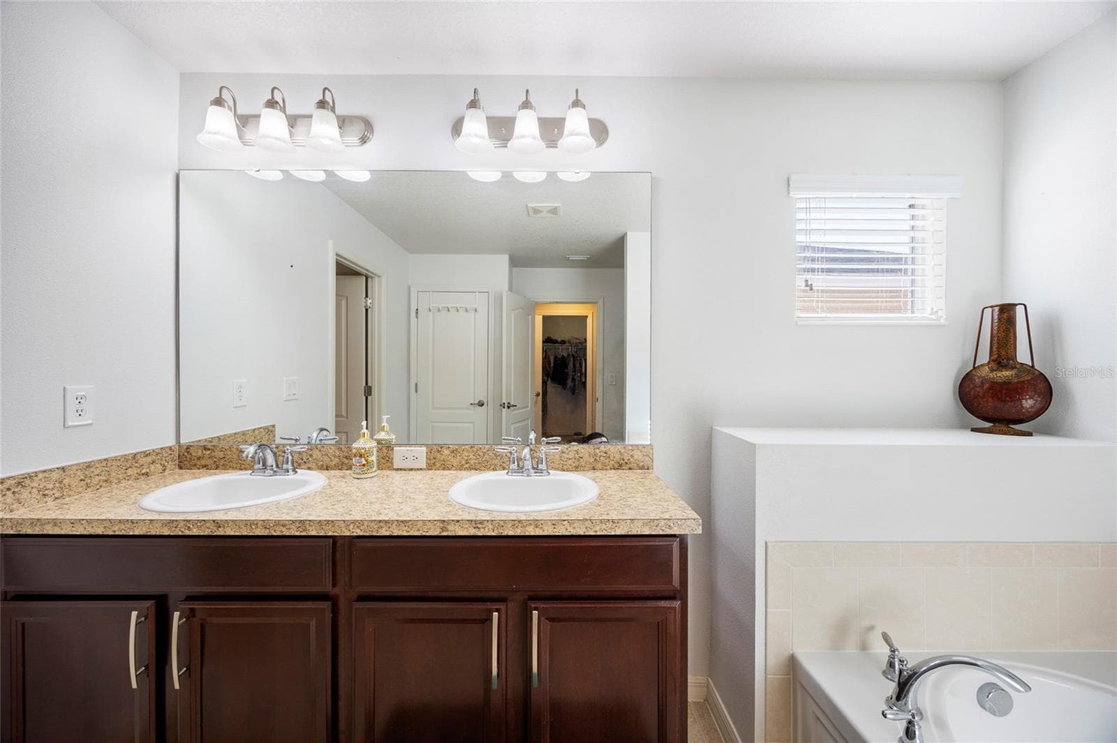 Single Family Residence at 9026 SIENNA MOSS LN, RIVERVIEW, photo 24 of 42