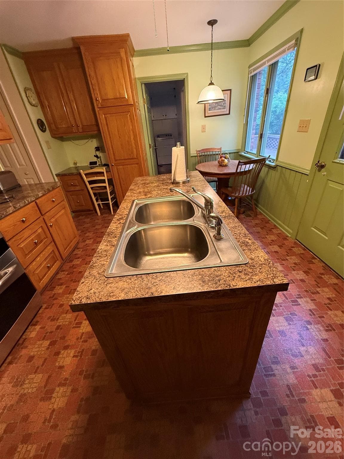 Single Family Residence at 2015 39th Avenue NE, Hickory, photo 13 of 43
