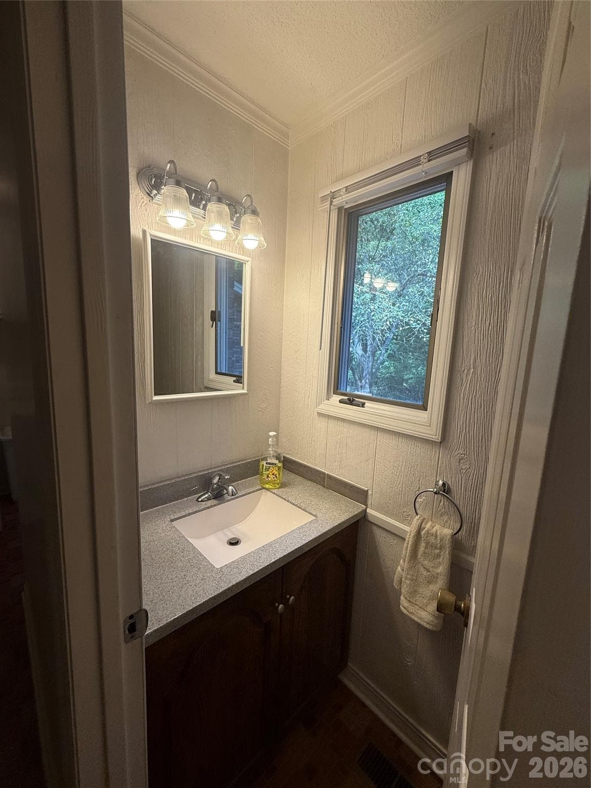 Single Family Residence at 2015 39th Avenue NE, Hickory, photo 24 of 43