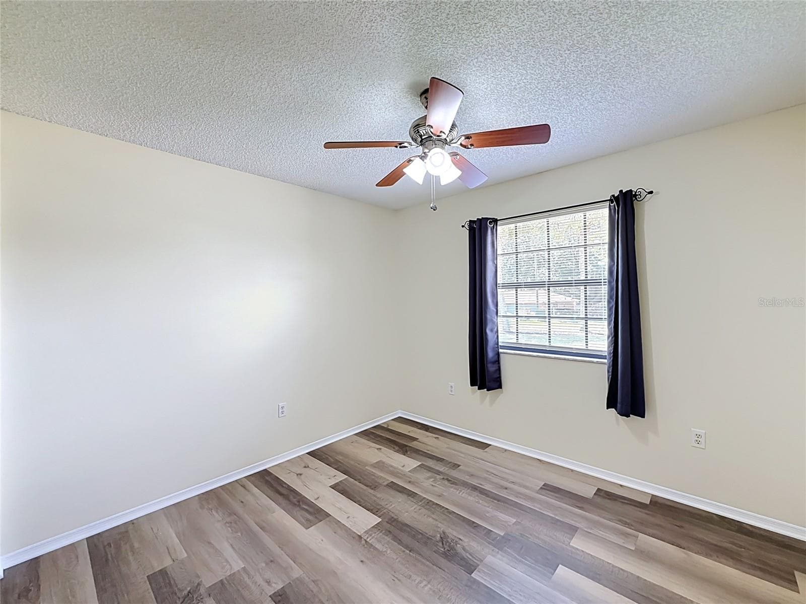 Single Family Residence at 12505 WEDGEFIELD DR, GRAND ISLAND, photo 32 of 50