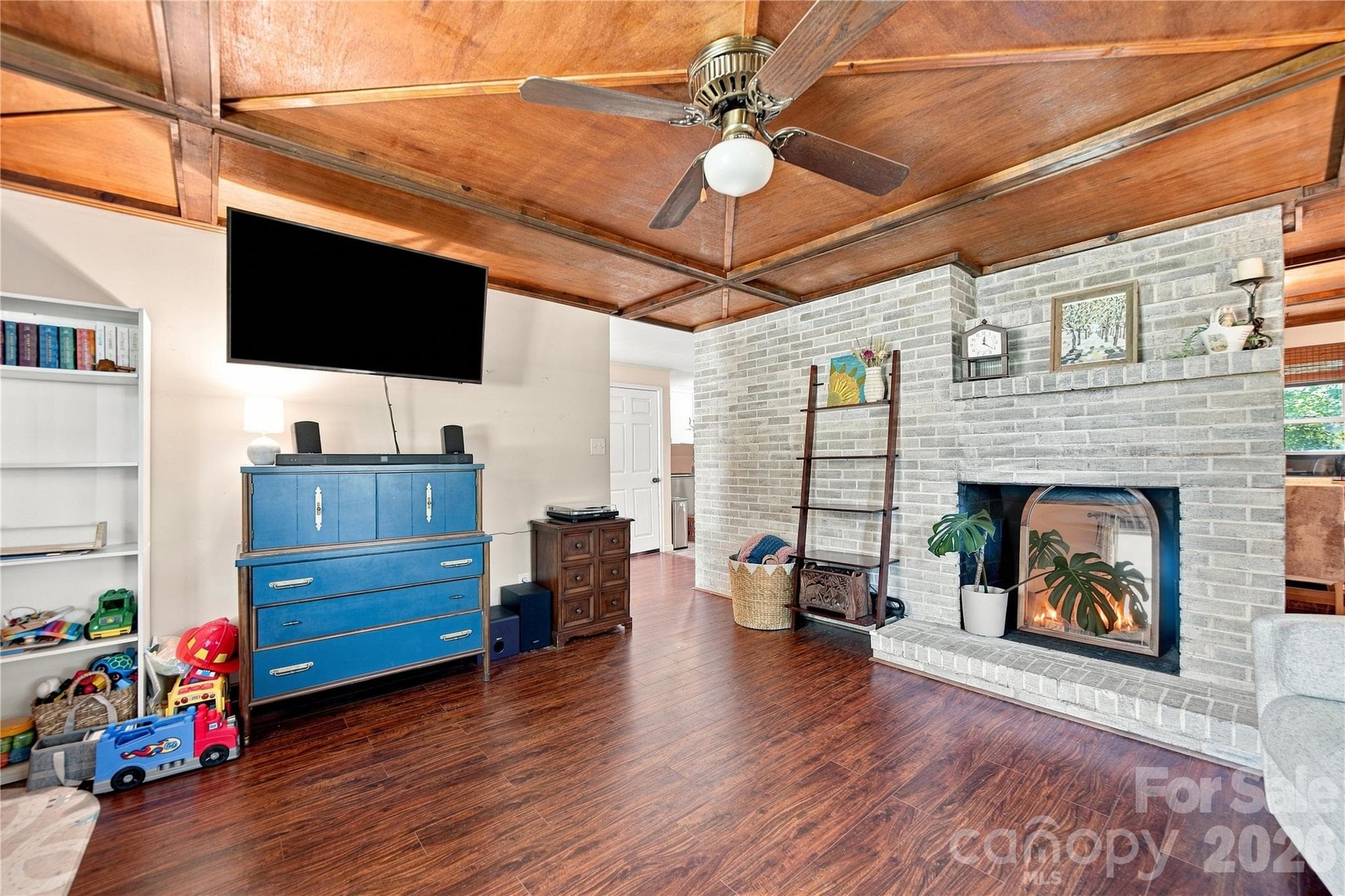 Family Room opens to foyer-dining area - 7704 Otts Circle, Stanley