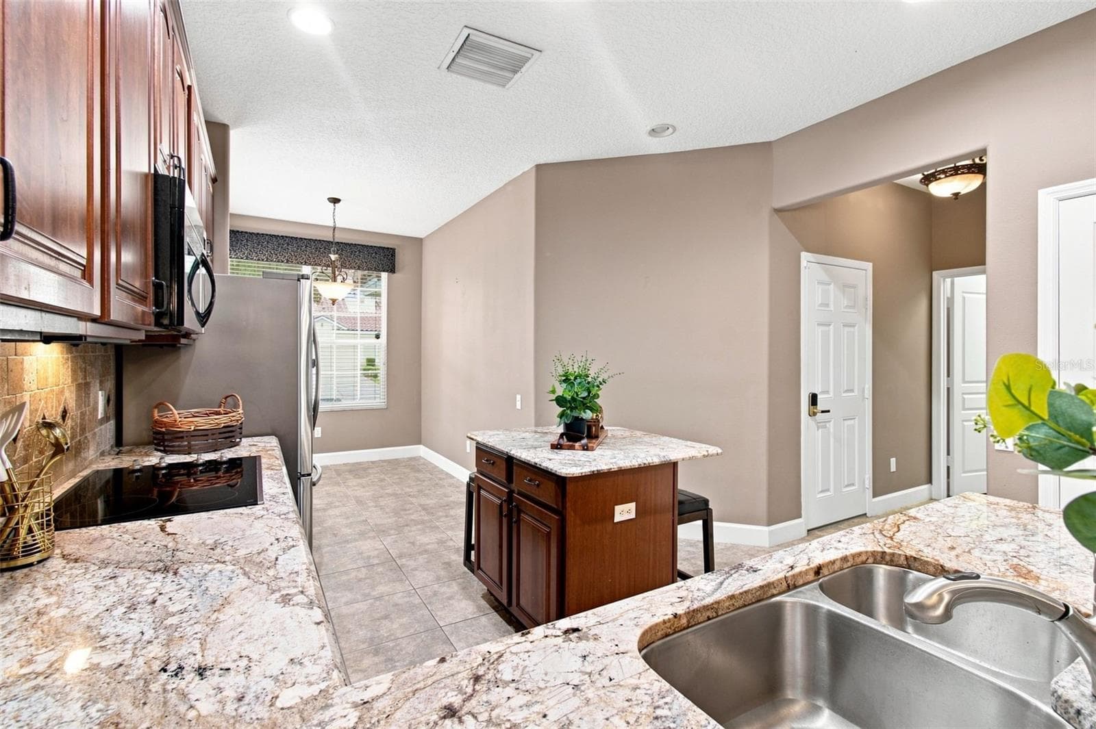 Townhouse at 8551 VIA BELLA NOTTE, ORLANDO, photo 10 of 95