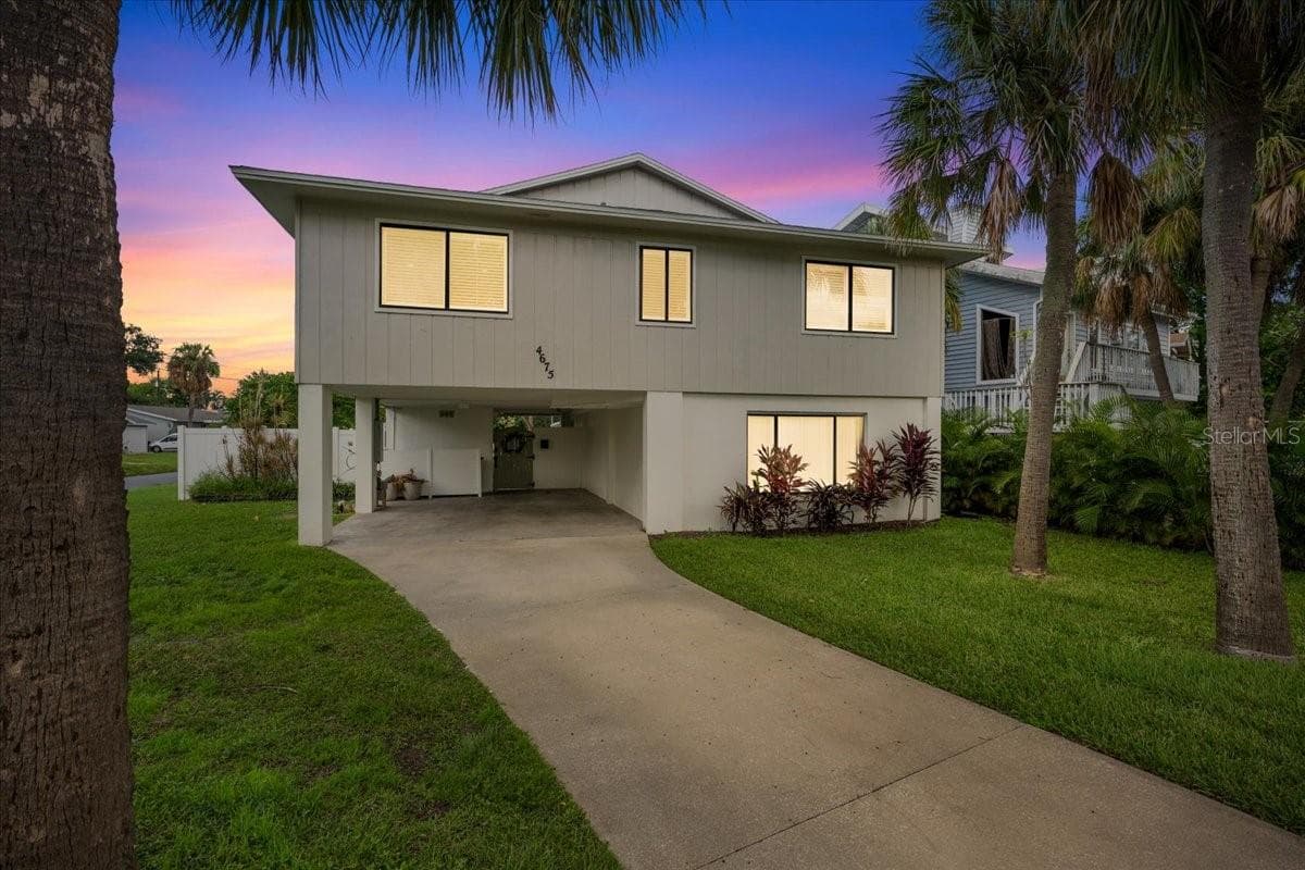 Single Family Residence at 4675 CHANCELLOR CIR NE, ST PETERSBURG, photo 2 of 55