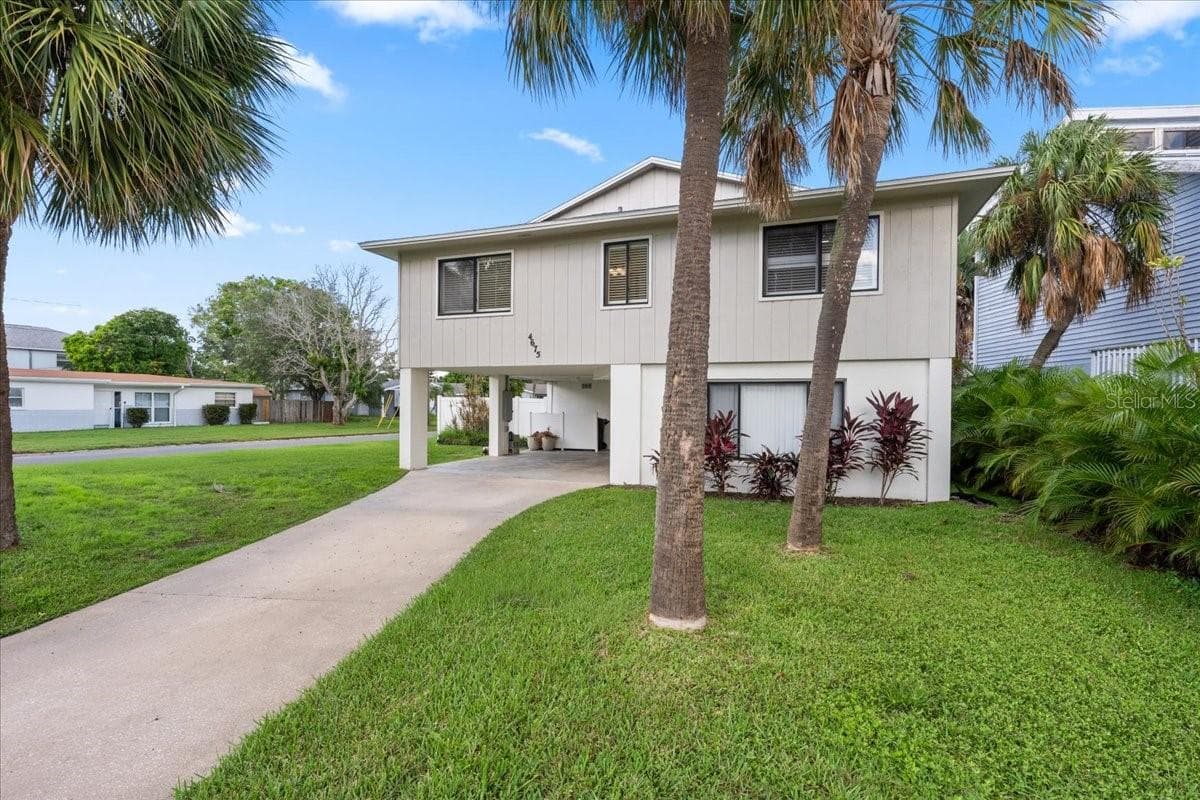 Single Family Residence at 4675 CHANCELLOR CIR NE, ST PETERSBURG, photo 3 of 55