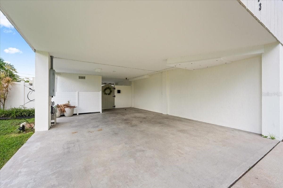 Single Family Residence at 4675 CHANCELLOR CIR NE, ST PETERSBURG, photo 4 of 55