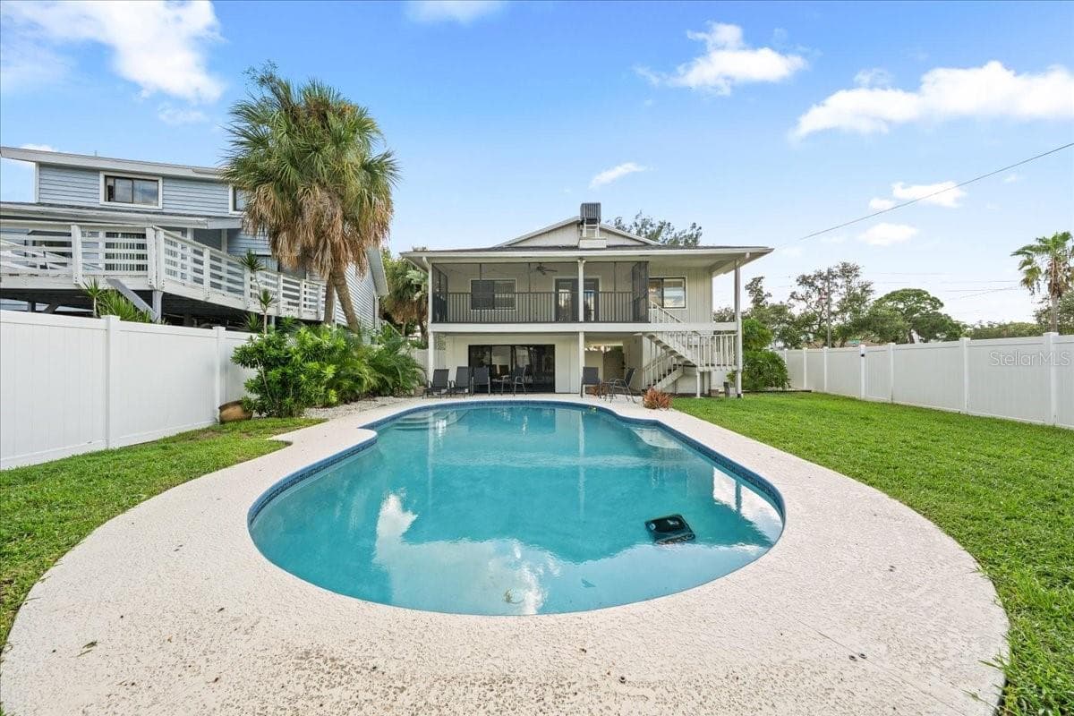 Single Family Residence at 4675 CHANCELLOR CIR NE, ST PETERSBURG, photo 11 of 55