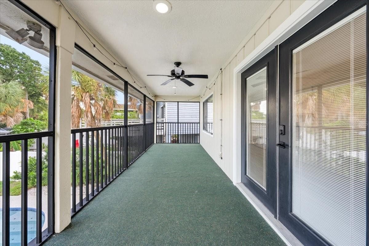 Screened in Lanai - 4675 CHANCELLOR CIR NE, ST PETERSBURG