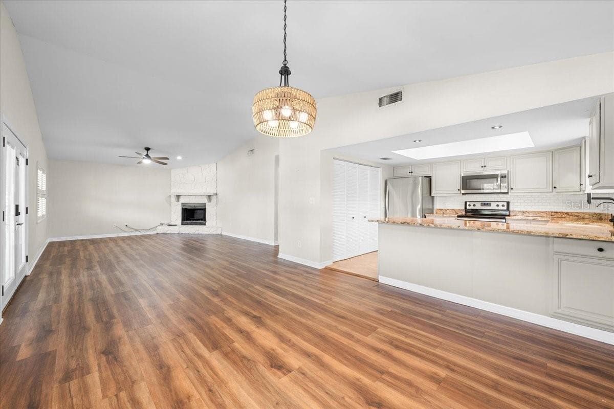 Dining & Living Room - 4675 CHANCELLOR CIR NE, ST PETERSBURG