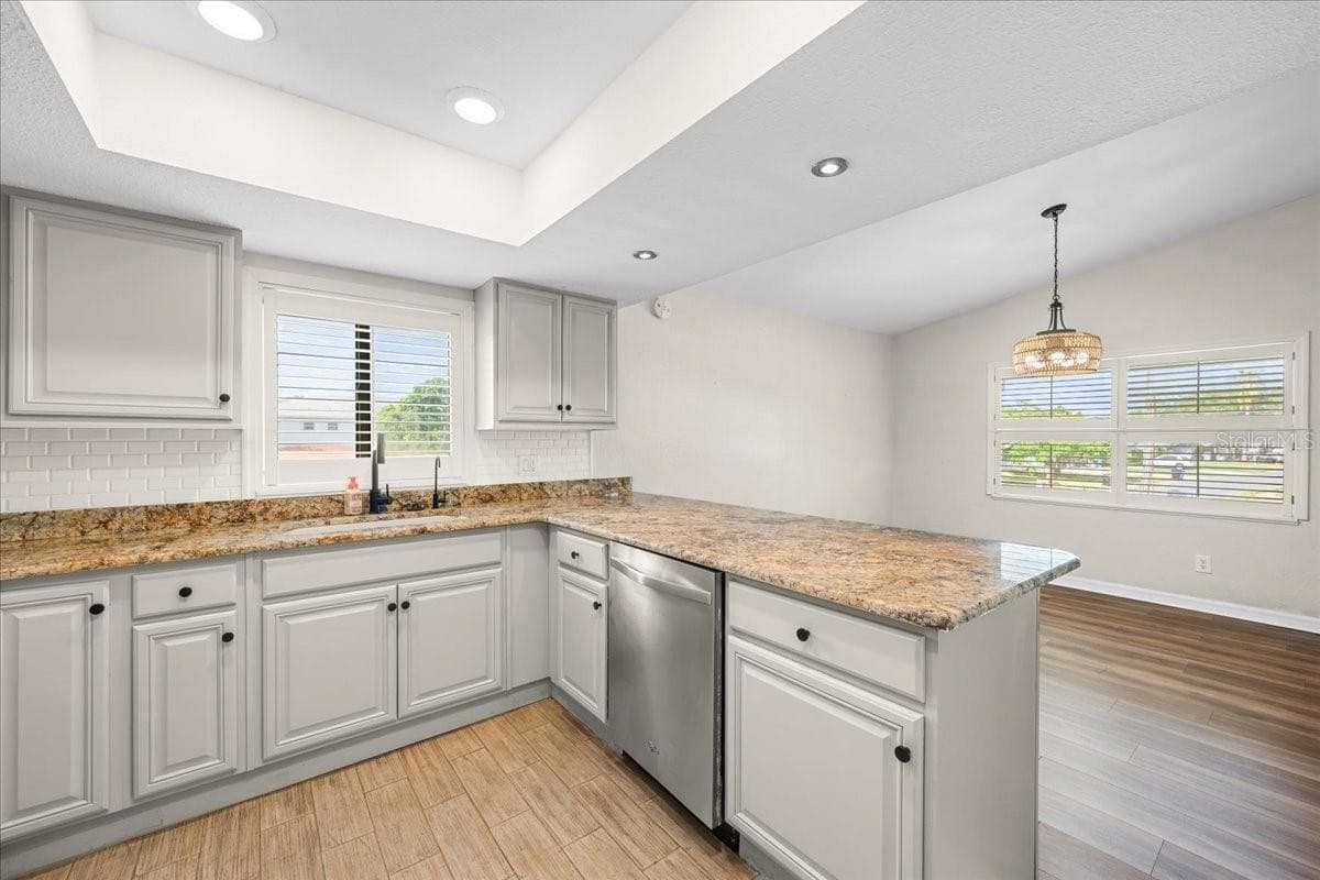 Single Family Residence at 4675 CHANCELLOR CIR NE, ST PETERSBURG, photo 22 of 55