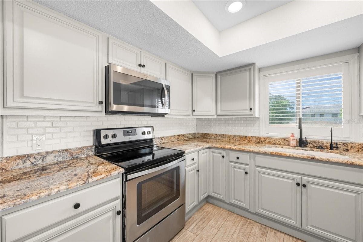 Single Family Residence at 4675 CHANCELLOR CIR NE, ST PETERSBURG, photo 23 of 55