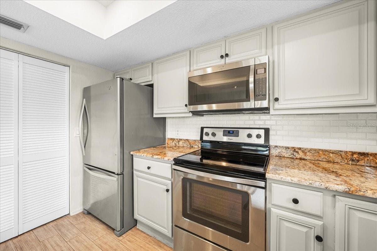 Stainless Steel Appliances - 4675 CHANCELLOR CIR NE, ST PETERSBURG