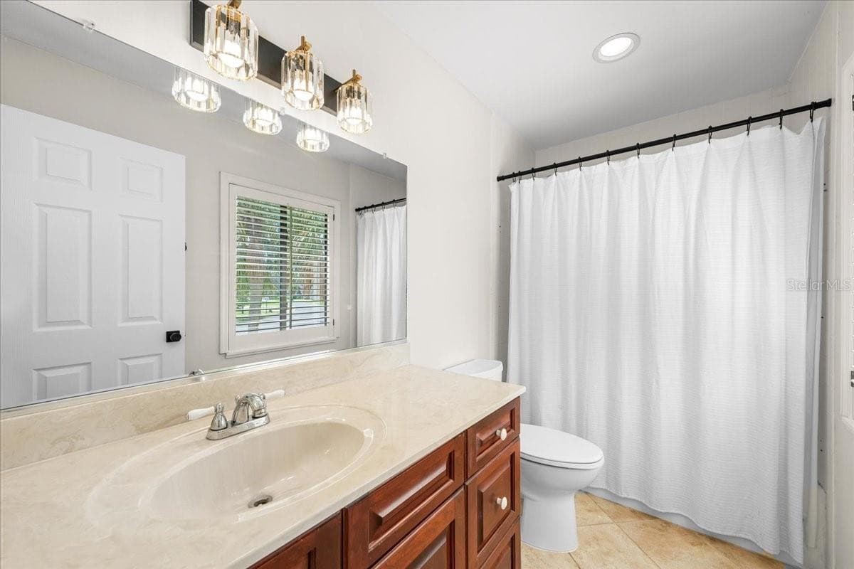 Bathroom #2 - 4675 CHANCELLOR CIR NE, ST PETERSBURG