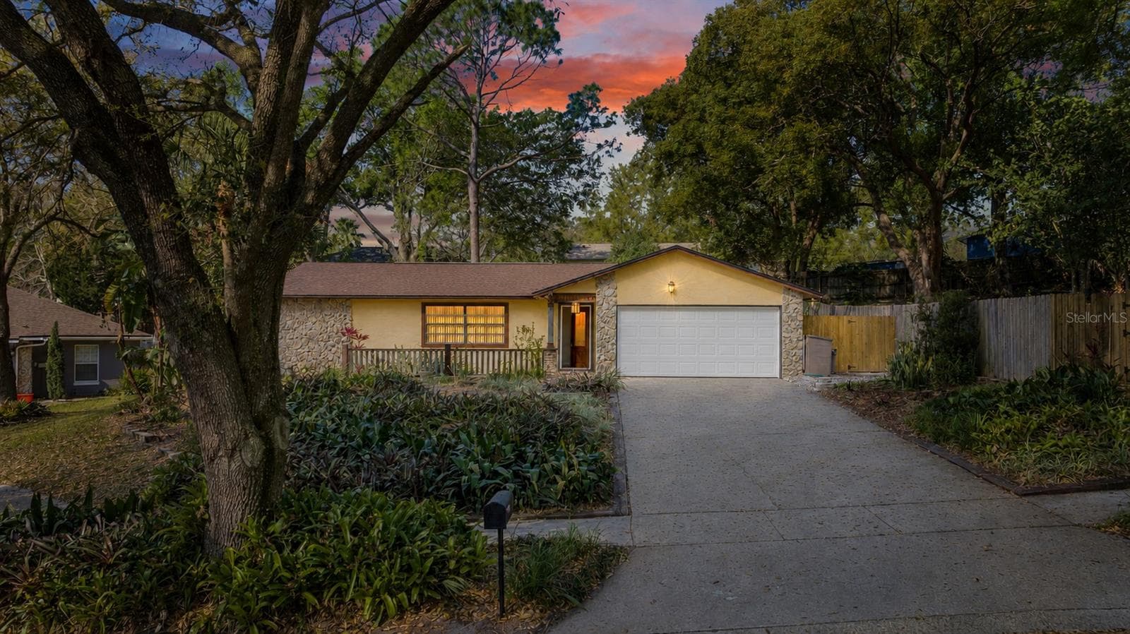 Single Family Residence at 24 BAYRIDGE CT, APOPKA, photo 2 of 55