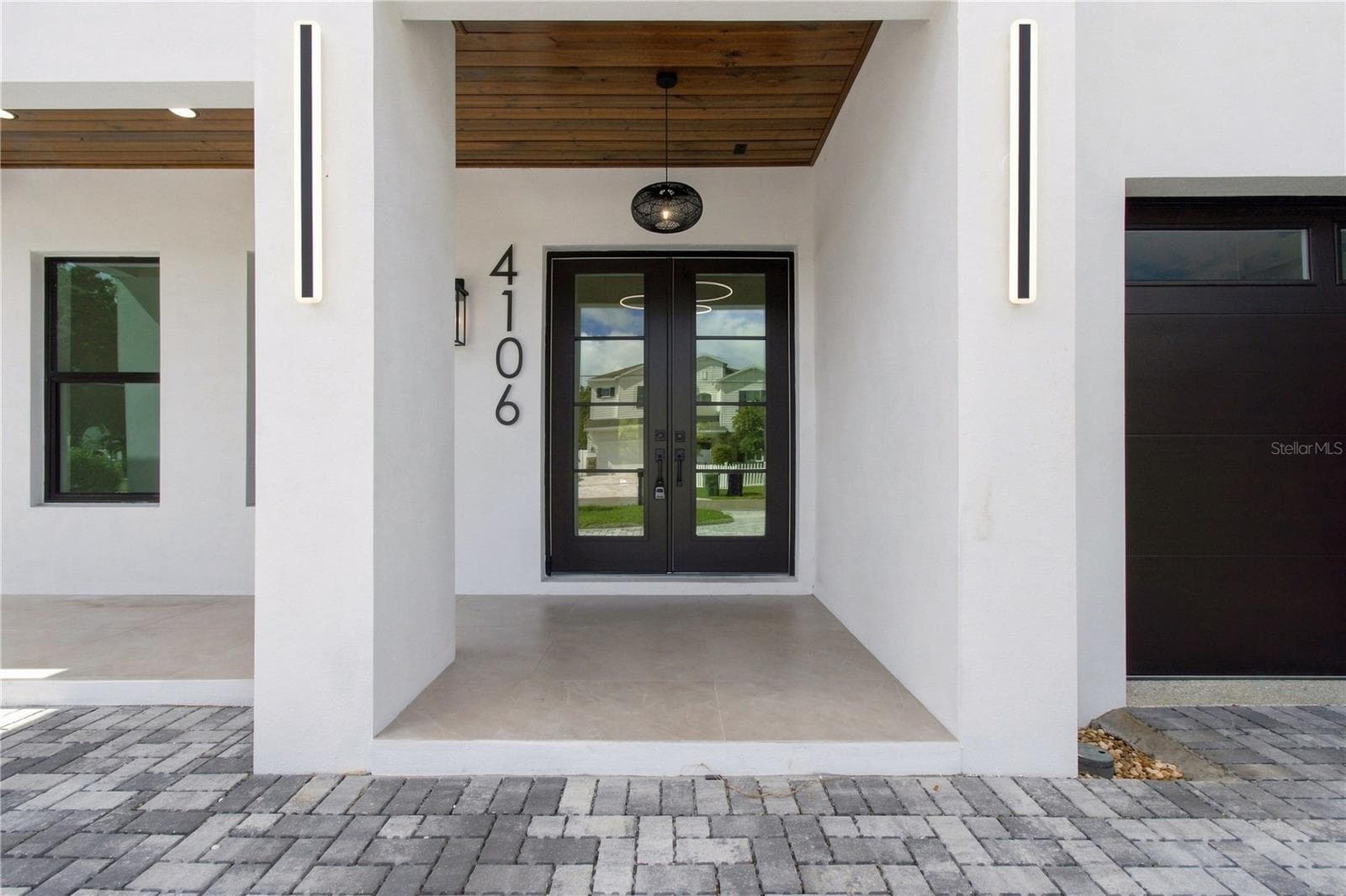 Single Family Residence at 4106 W NEPTUNE ST, TAMPA, photo 4 of 79