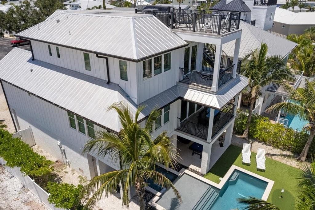 Stunning Design - 239 S HARBOR DR, HOLMES BEACH