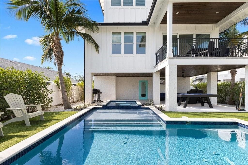 Pool & Spa - 239 S HARBOR DR, HOLMES BEACH