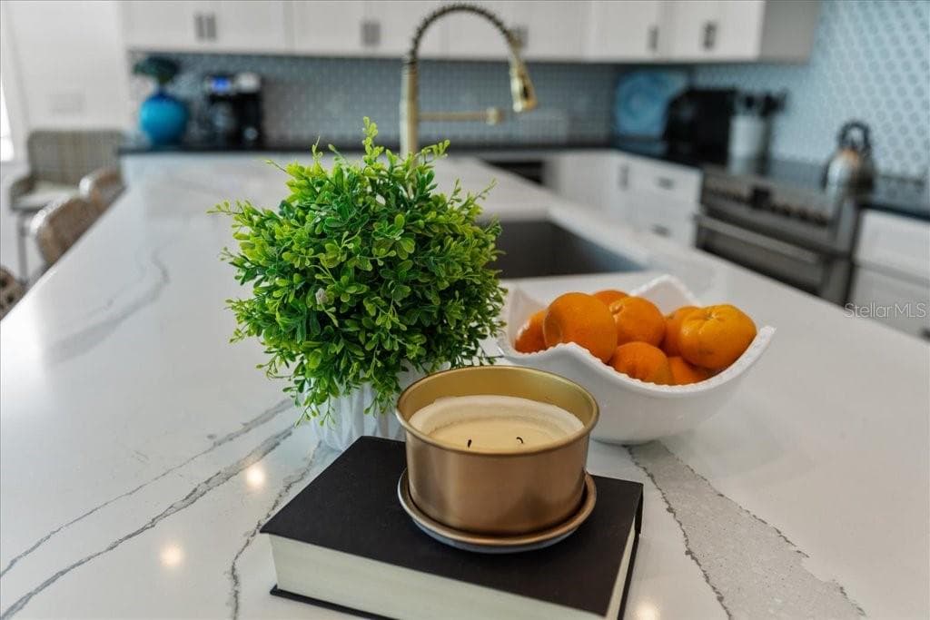 Kitchen - 239 S HARBOR DR, HOLMES BEACH