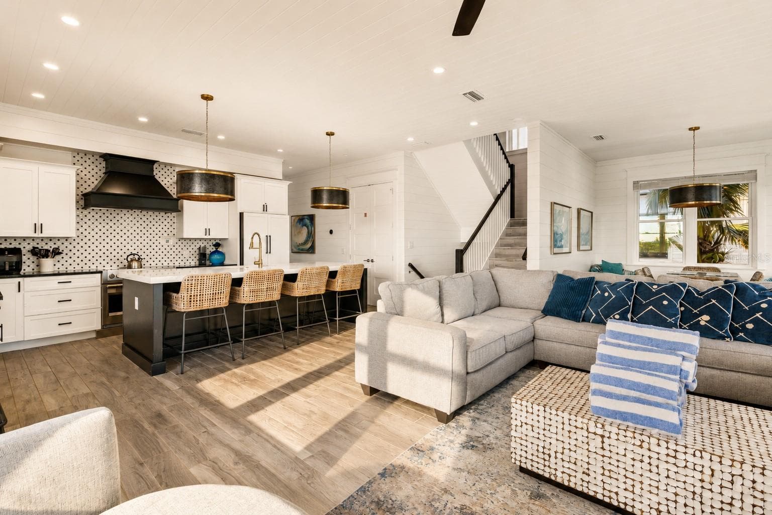 Living Room & Kitchen Open Layout - 239 S HARBOR DR, HOLMES BEACH