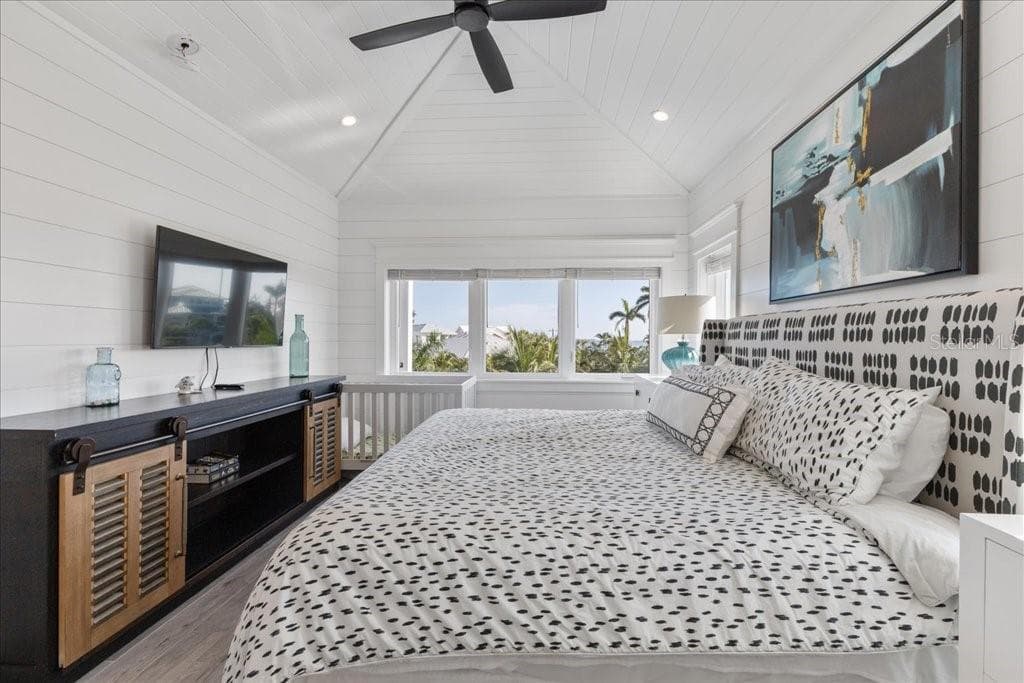 Primary Bedroom - 239 S HARBOR DR, HOLMES BEACH