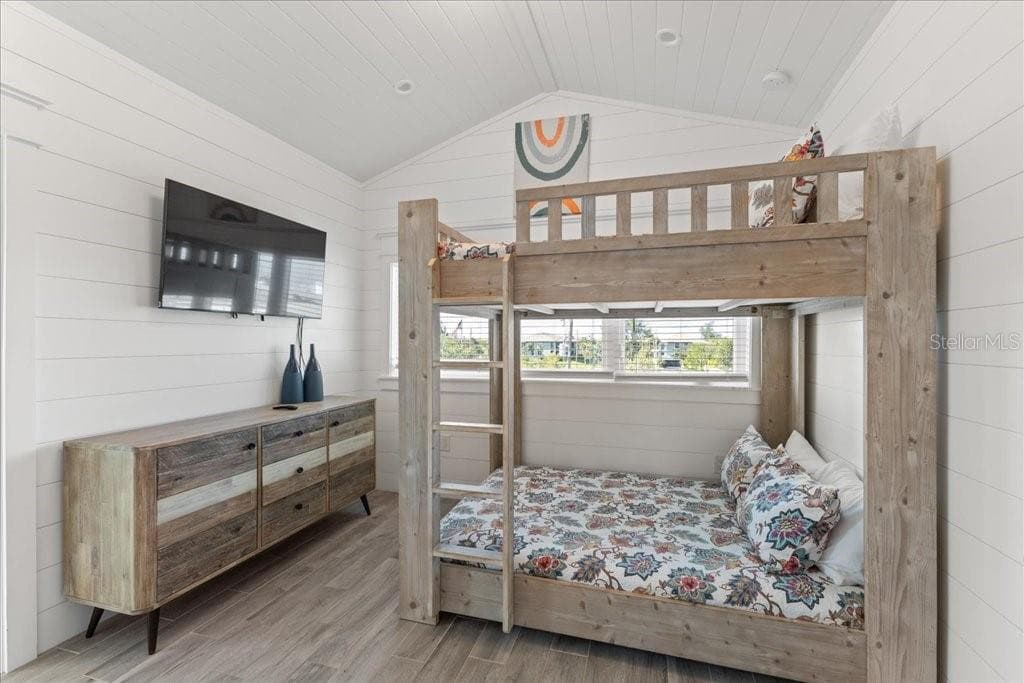 Queen over Queen Bunk Bed - 239 S HARBOR DR, HOLMES BEACH