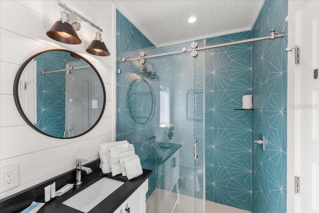 Ensuite Bathroom - 239 S HARBOR DR, HOLMES BEACH
