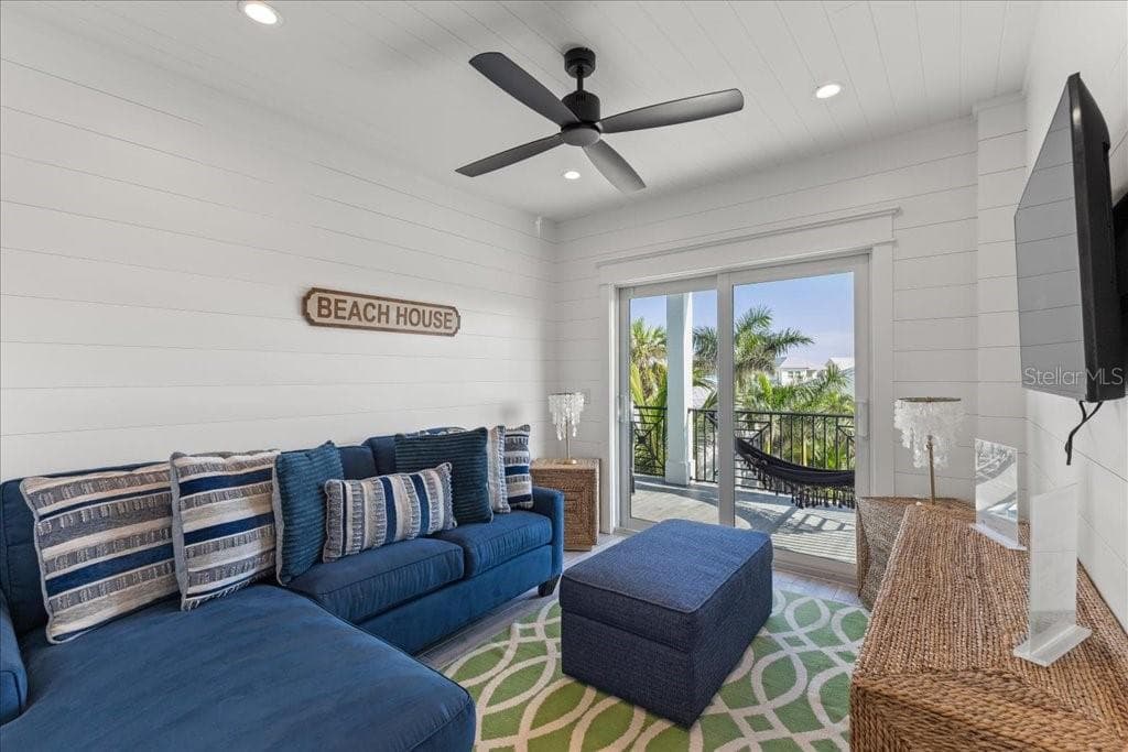 Den / Flex Space, Queen Sleeper Sofa - 239 S HARBOR DR, HOLMES BEACH