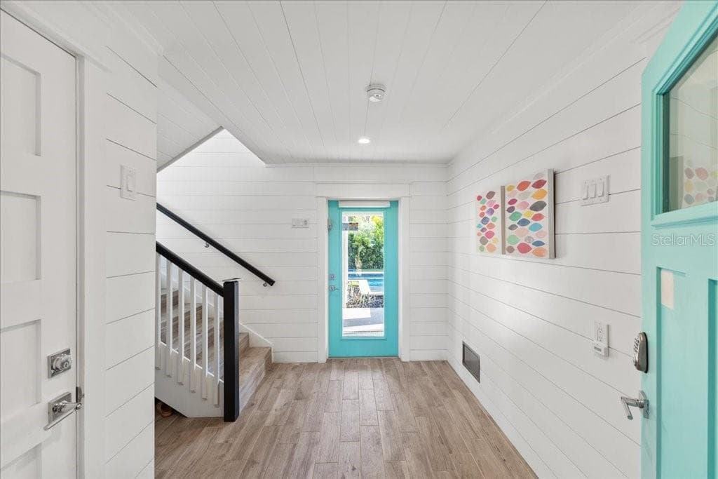 Garage Entry - 239 S HARBOR DR, HOLMES BEACH