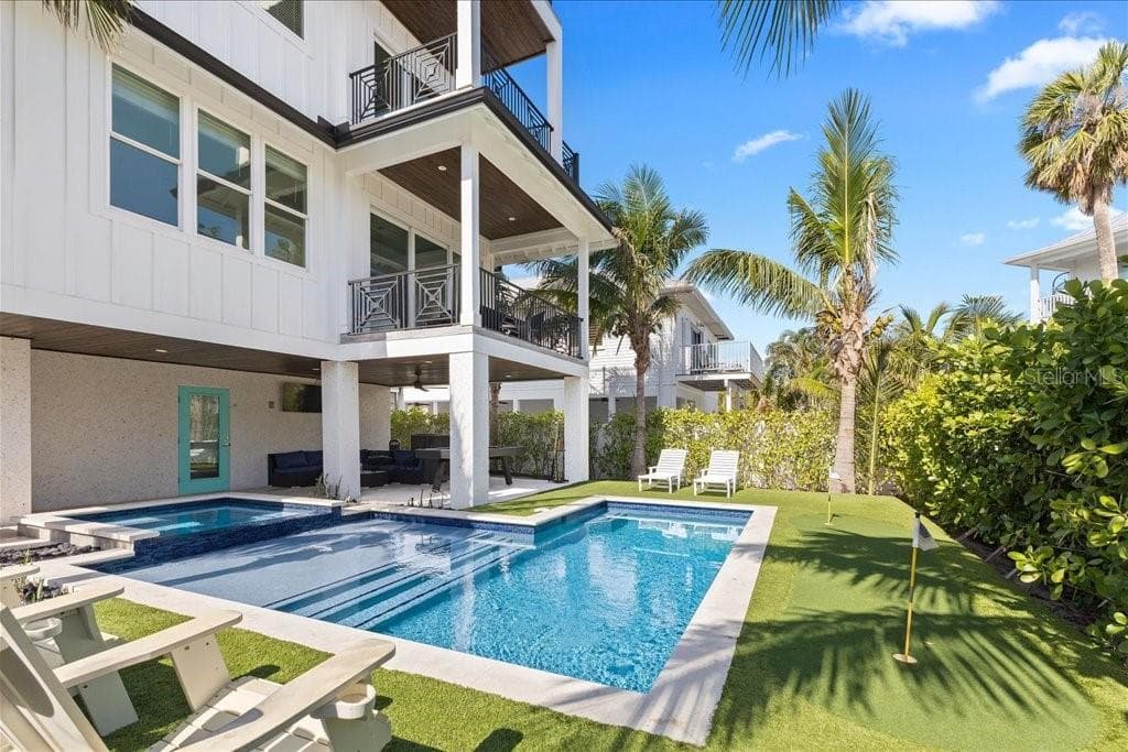 Relax by the Pool - 239 S HARBOR DR, HOLMES BEACH