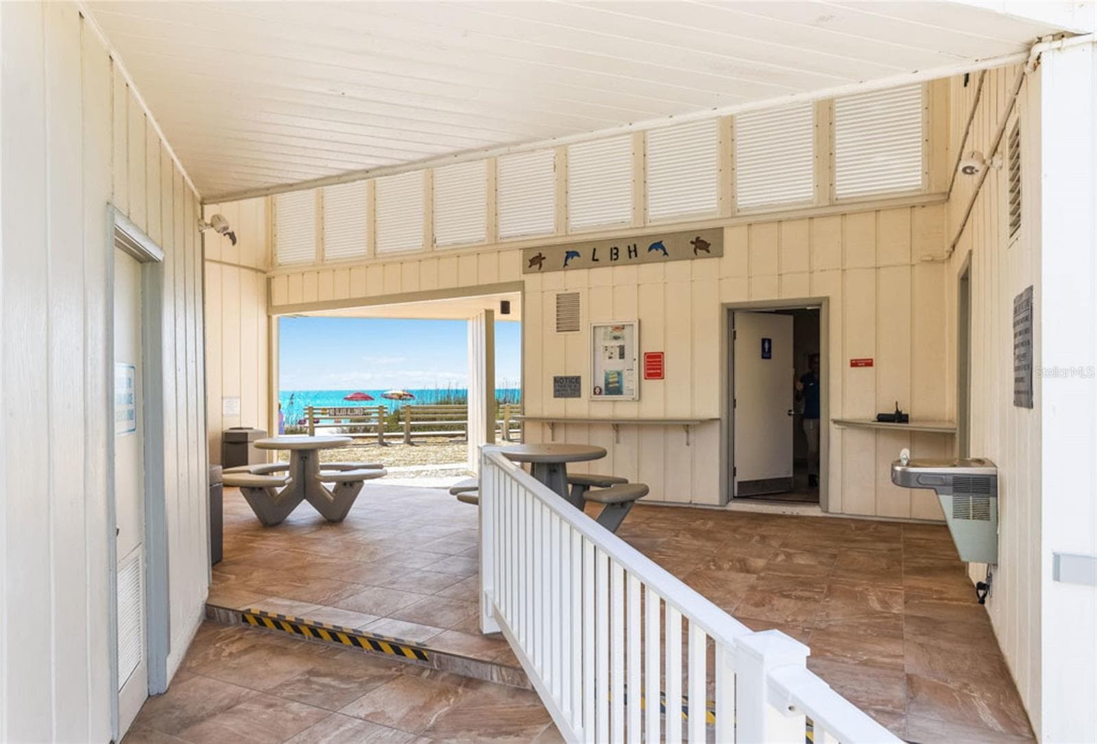 Beach Club Amenities - 4370 CHATHAM DR #304, LONGBOAT KEY
