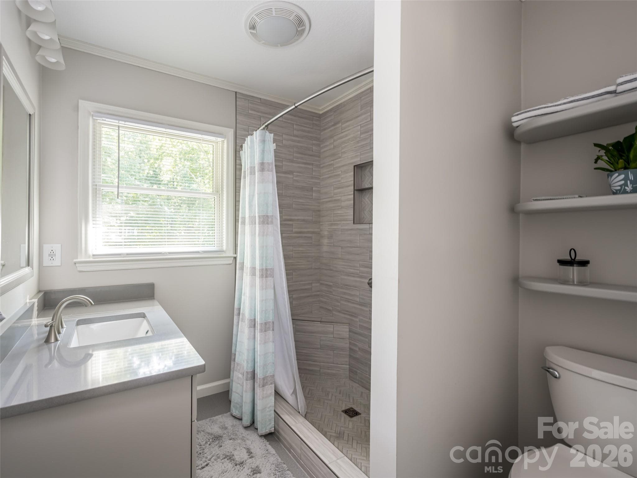 Newly renovated en-suite master bath. - 1 Morris Drive, Weaverville