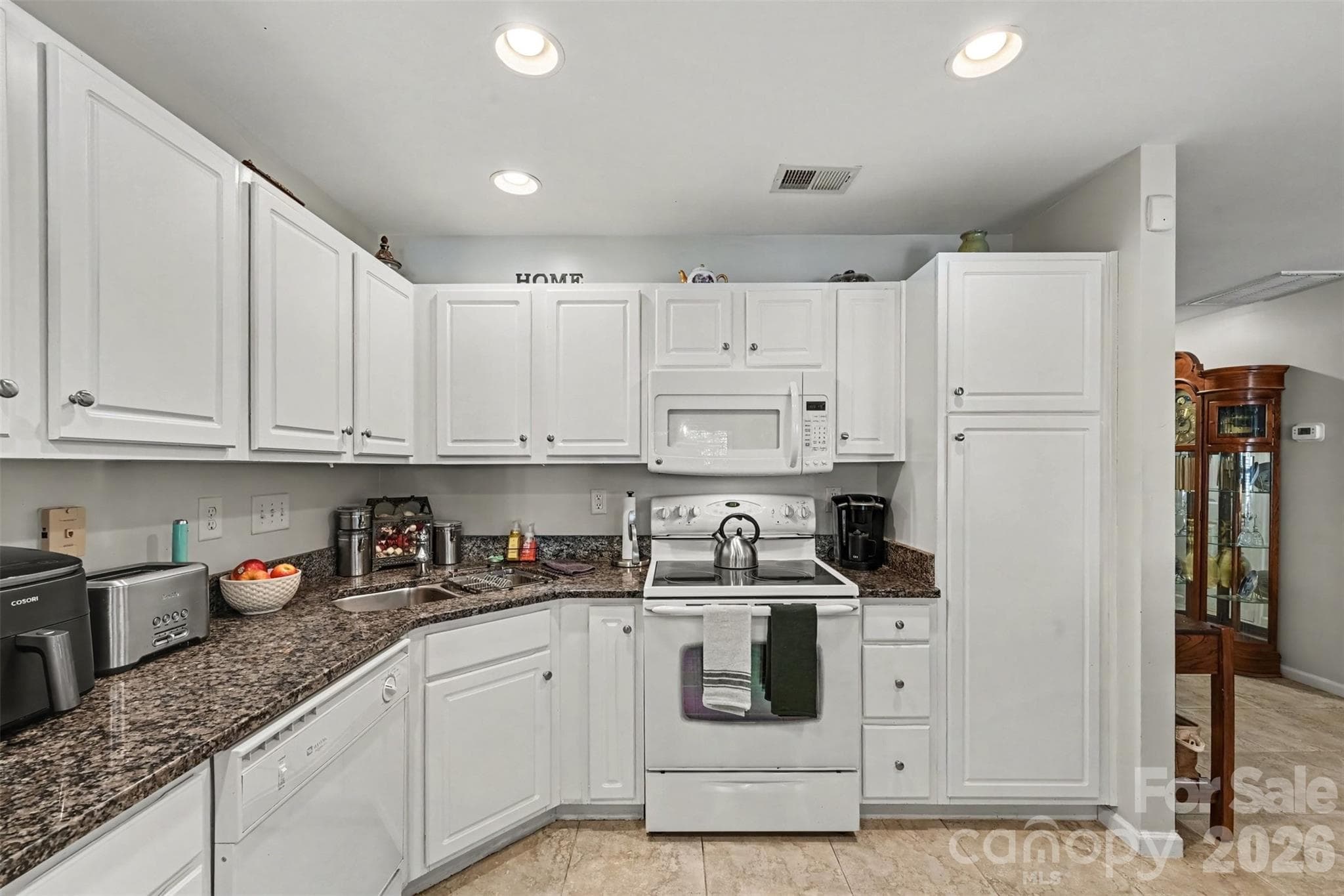 Townhouse at 10442 Columbia Crest Court, Charlotte, photo 9 of 25