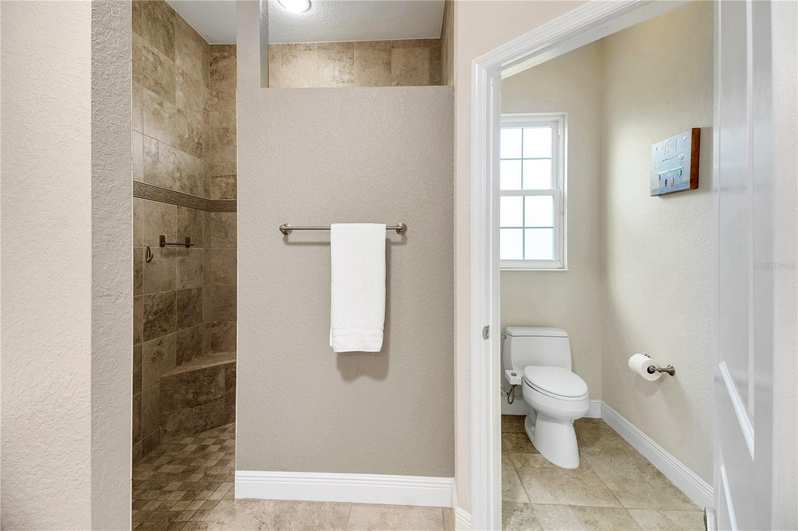 Single Family Residence at 10033 LAKE MIONA WAY, OXFORD, photo 22 of 56