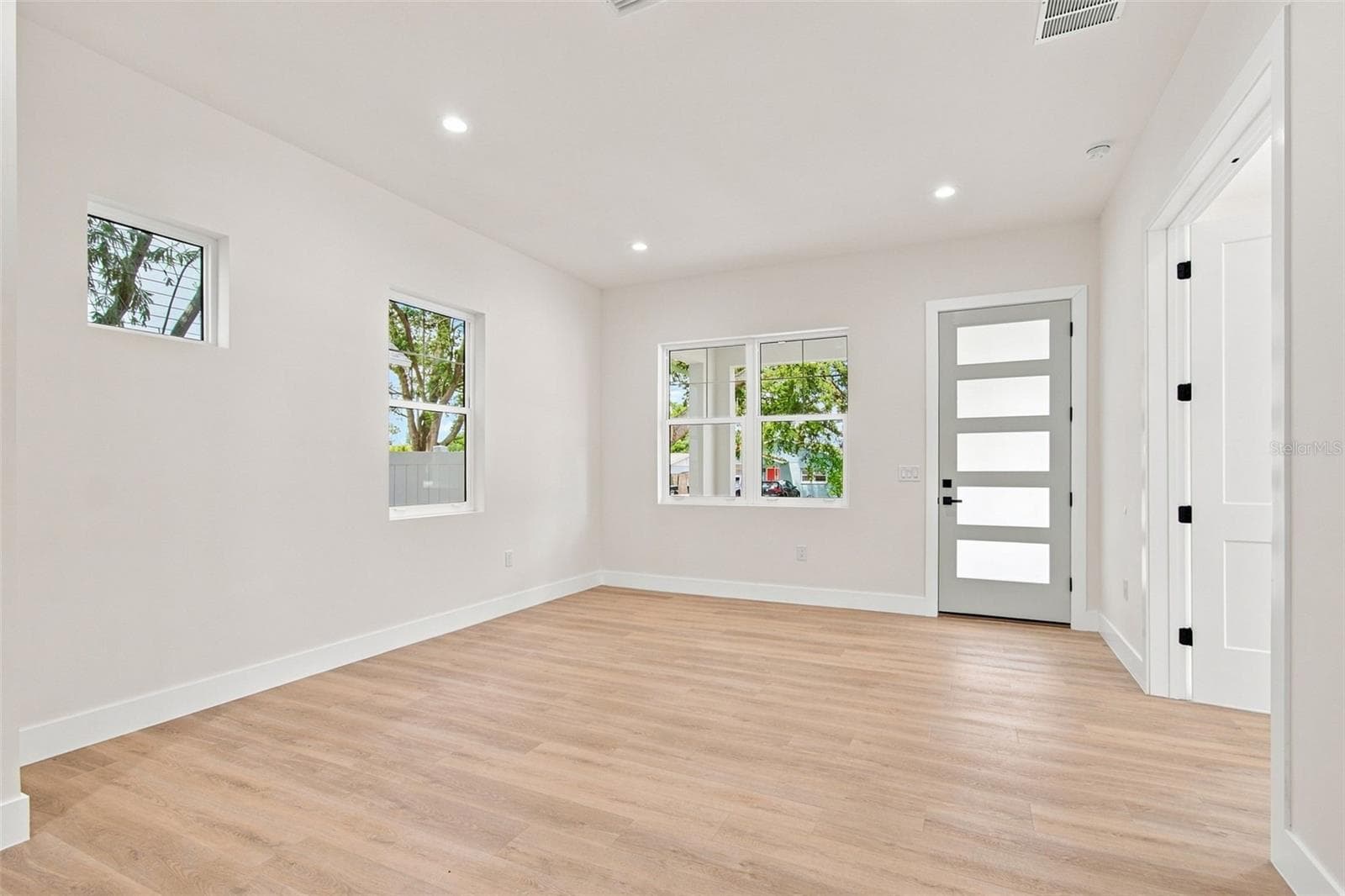 Single Family Residence at 5310 7TH AVE N, ST PETERSBURG, photo 10 of 96
