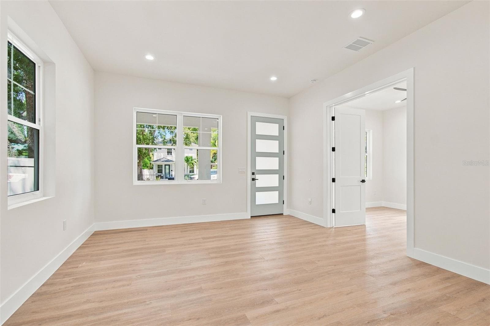 Single Family Residence at 5310 7TH AVE N, ST PETERSBURG, photo 11 of 96