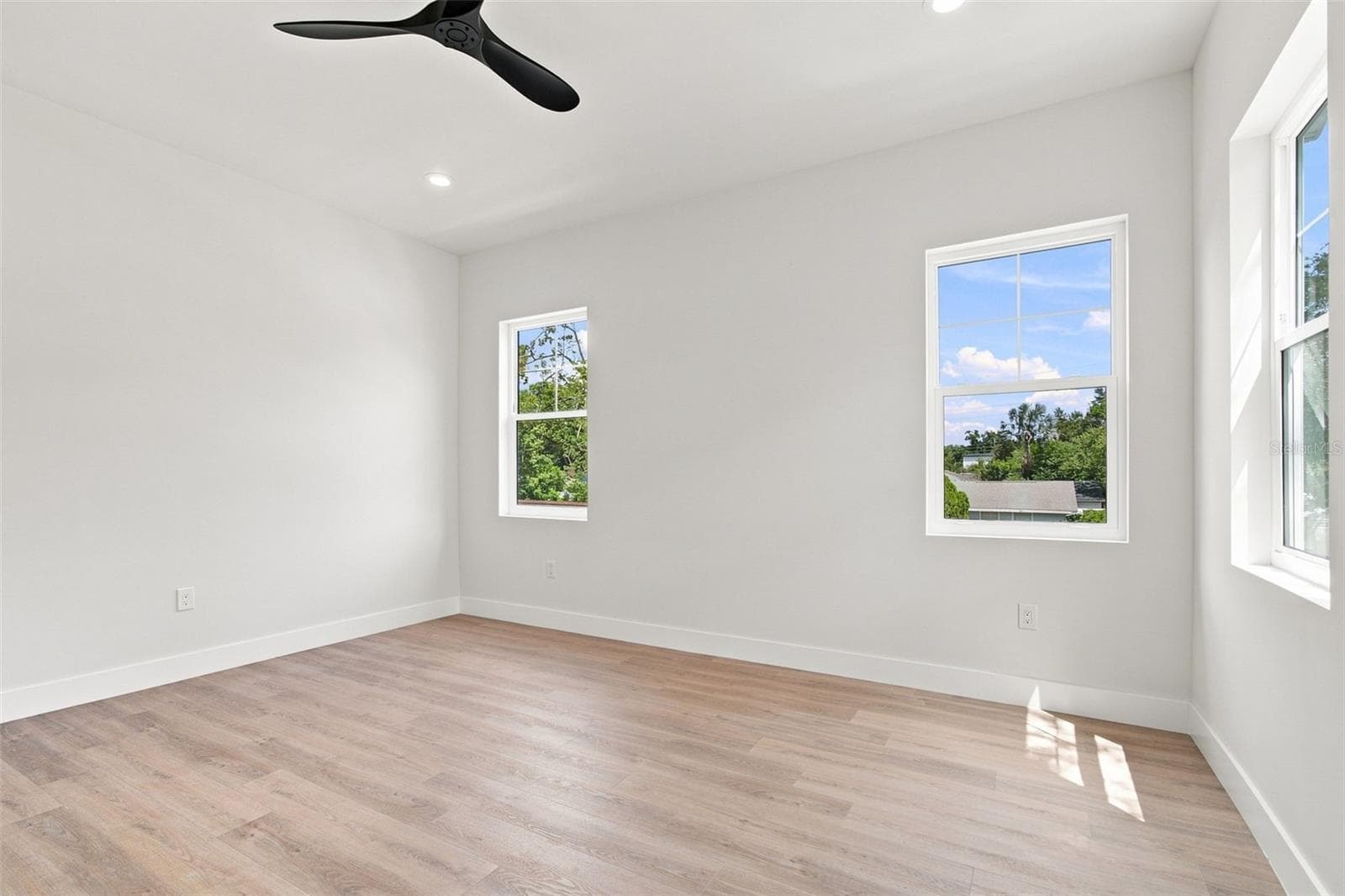 Single Family Residence at 5310 7TH AVE N, ST PETERSBURG, photo 57 of 96