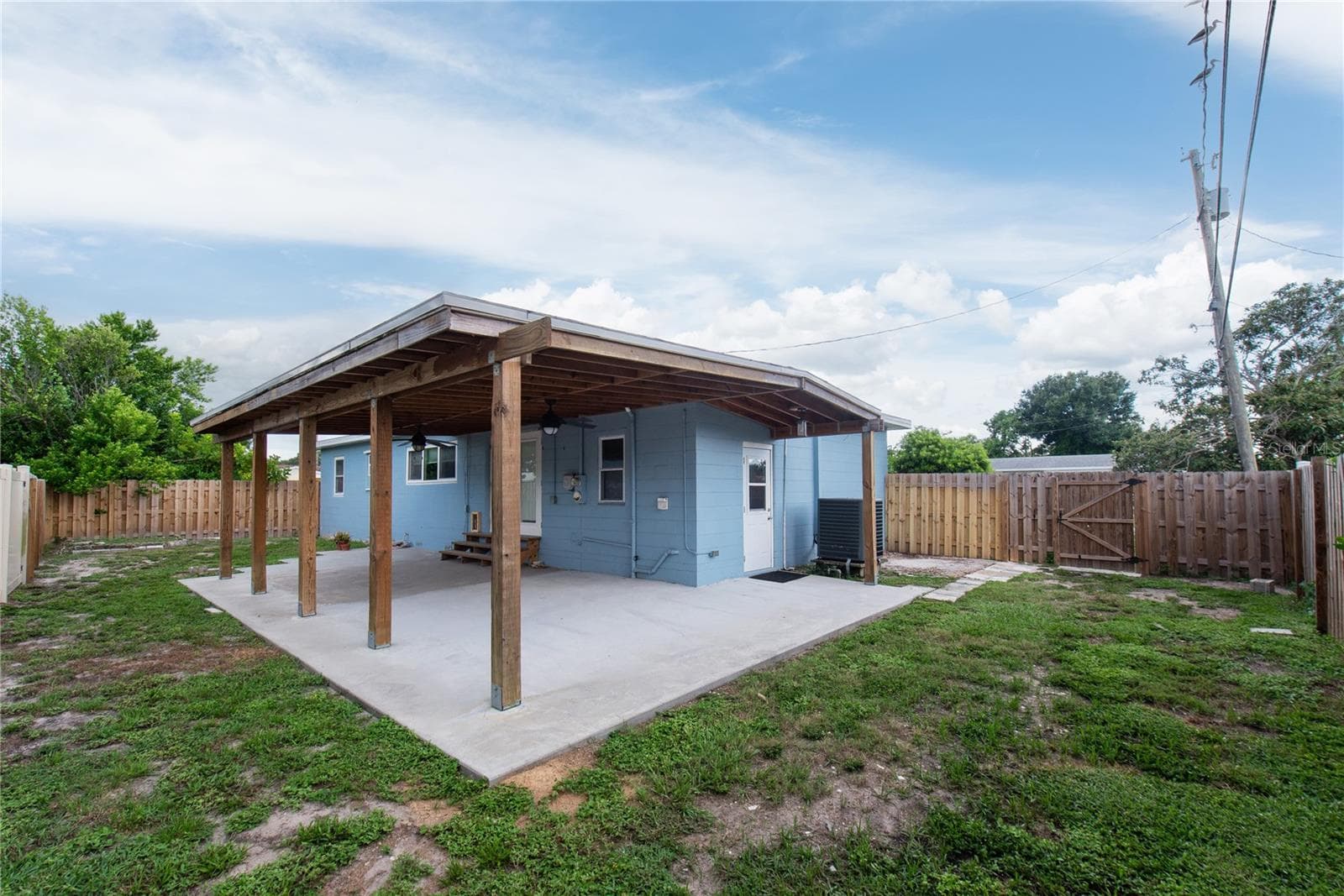 Single Family Residence at 2501 LESLEE LAKE DR N, ST PETERSBURG, photo 13 of 52