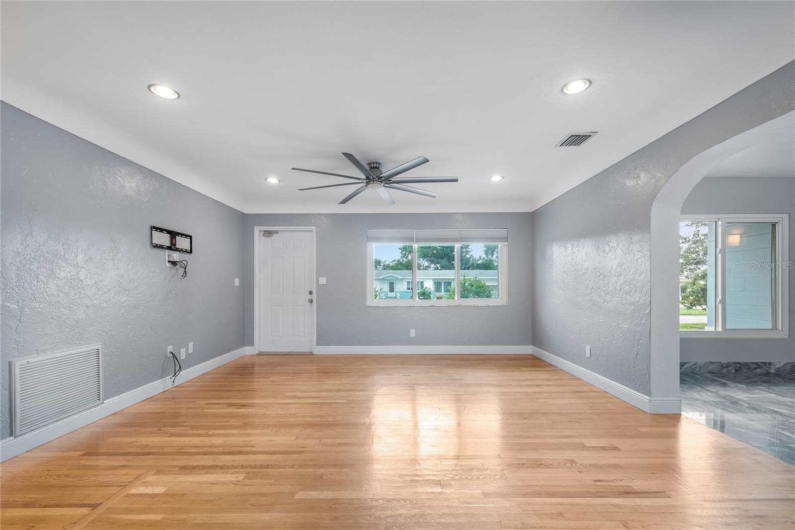 Single Family Residence at 2501 LESLEE LAKE DR N, ST PETERSBURG, photo 18 of 52