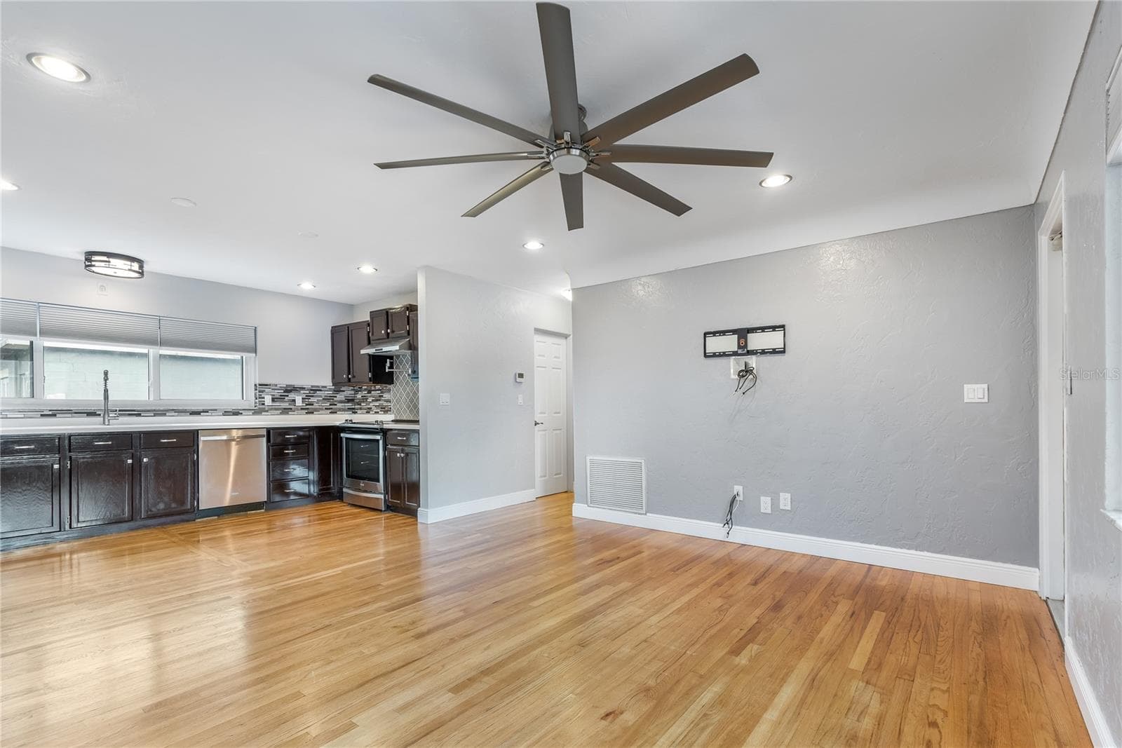 Single Family Residence at 2501 LESLEE LAKE DR N, ST PETERSBURG, photo 20 of 52