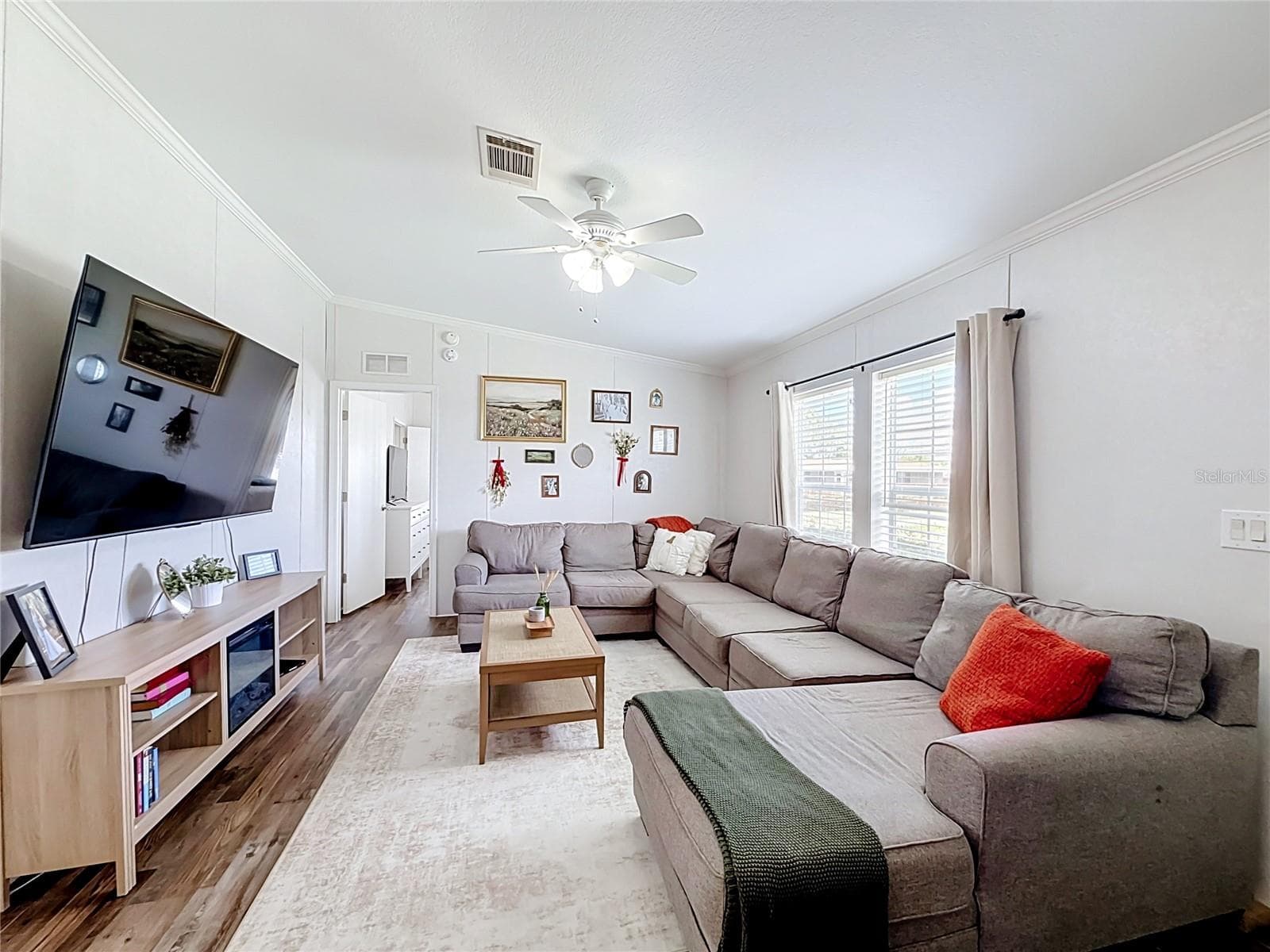 Living room - 25110 ALAMANDA DR, ASTATULA