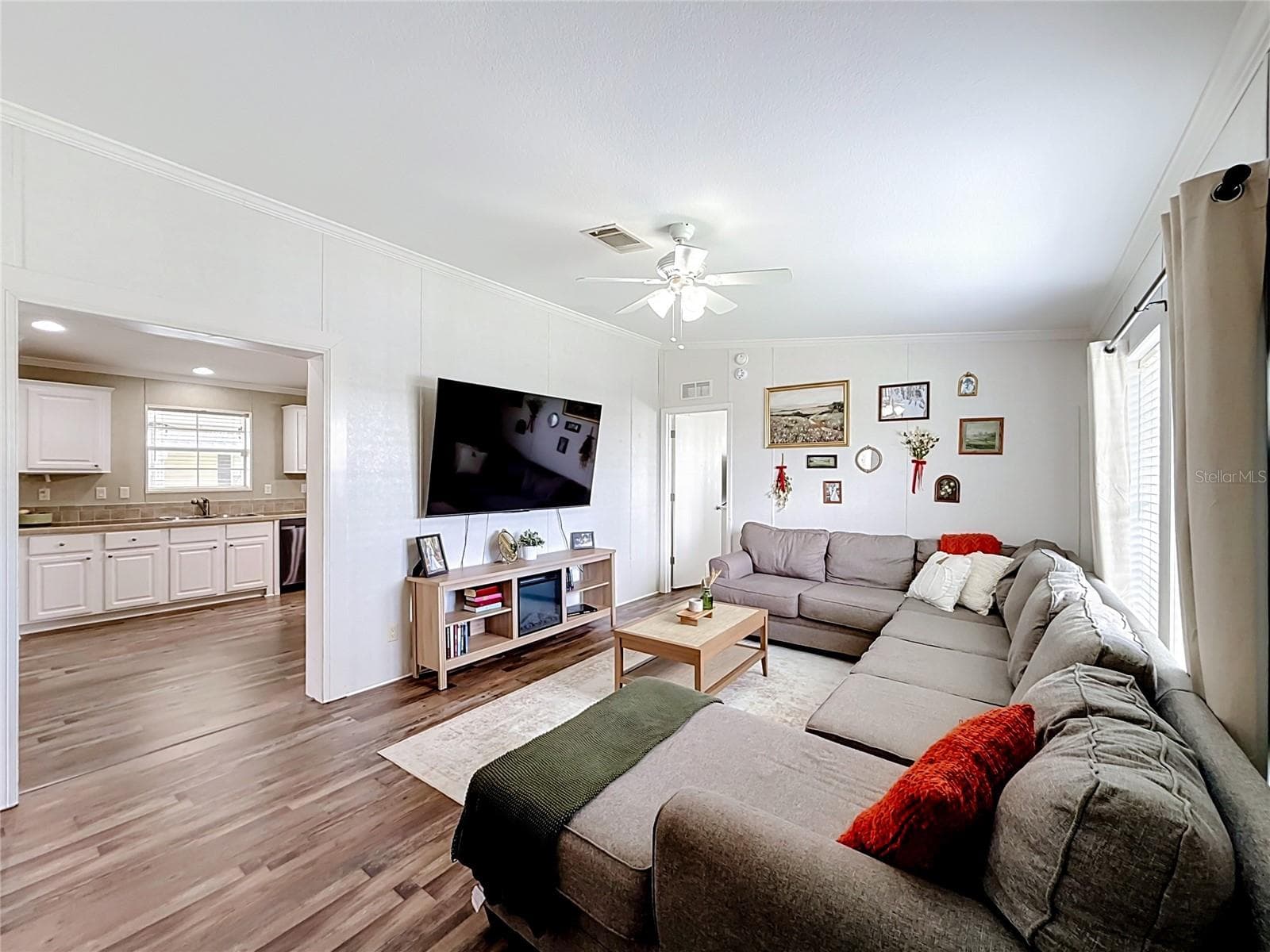Living room - 25110 ALAMANDA DR, ASTATULA