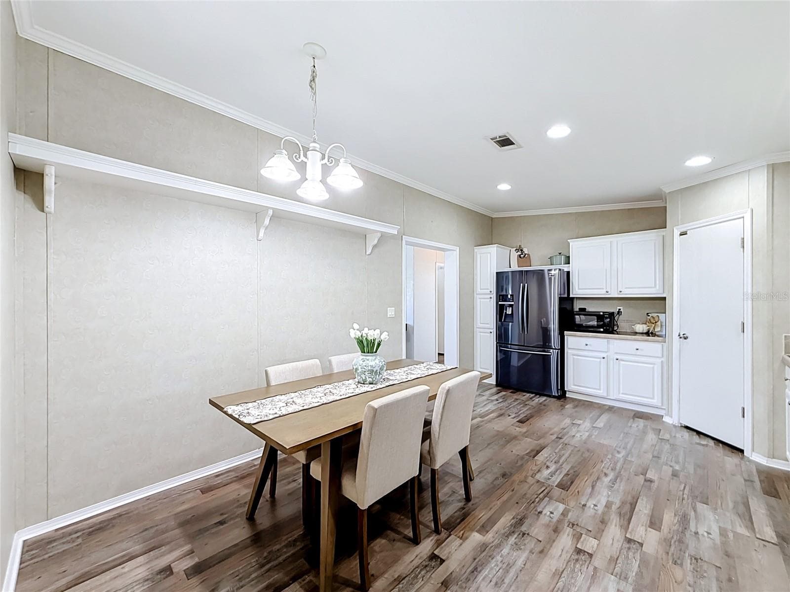 Dining area in kitchen - 25110 ALAMANDA DR, ASTATULA