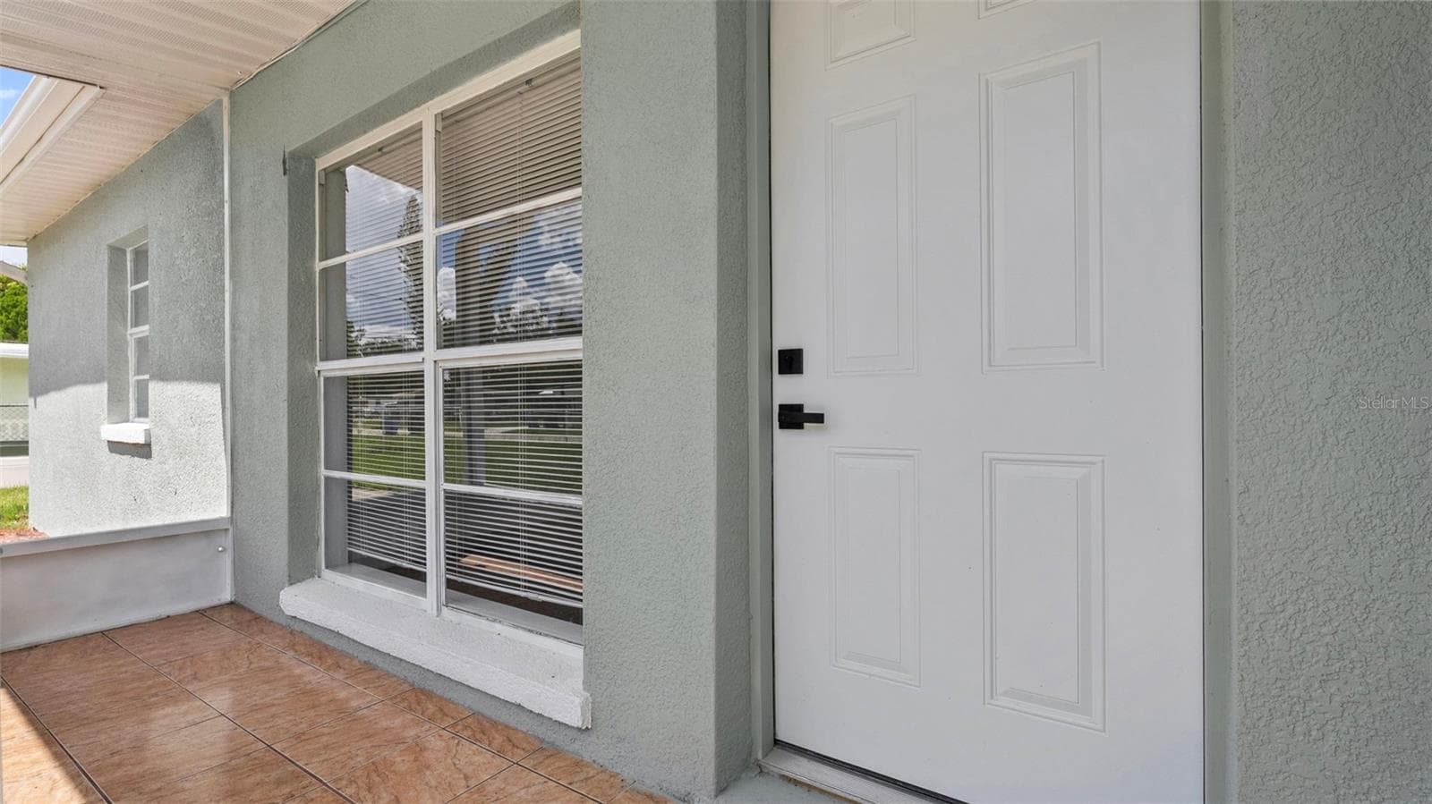 Single Family Residence at 7710 CORAL VINE LN, TAMPA, photo 5 of 39