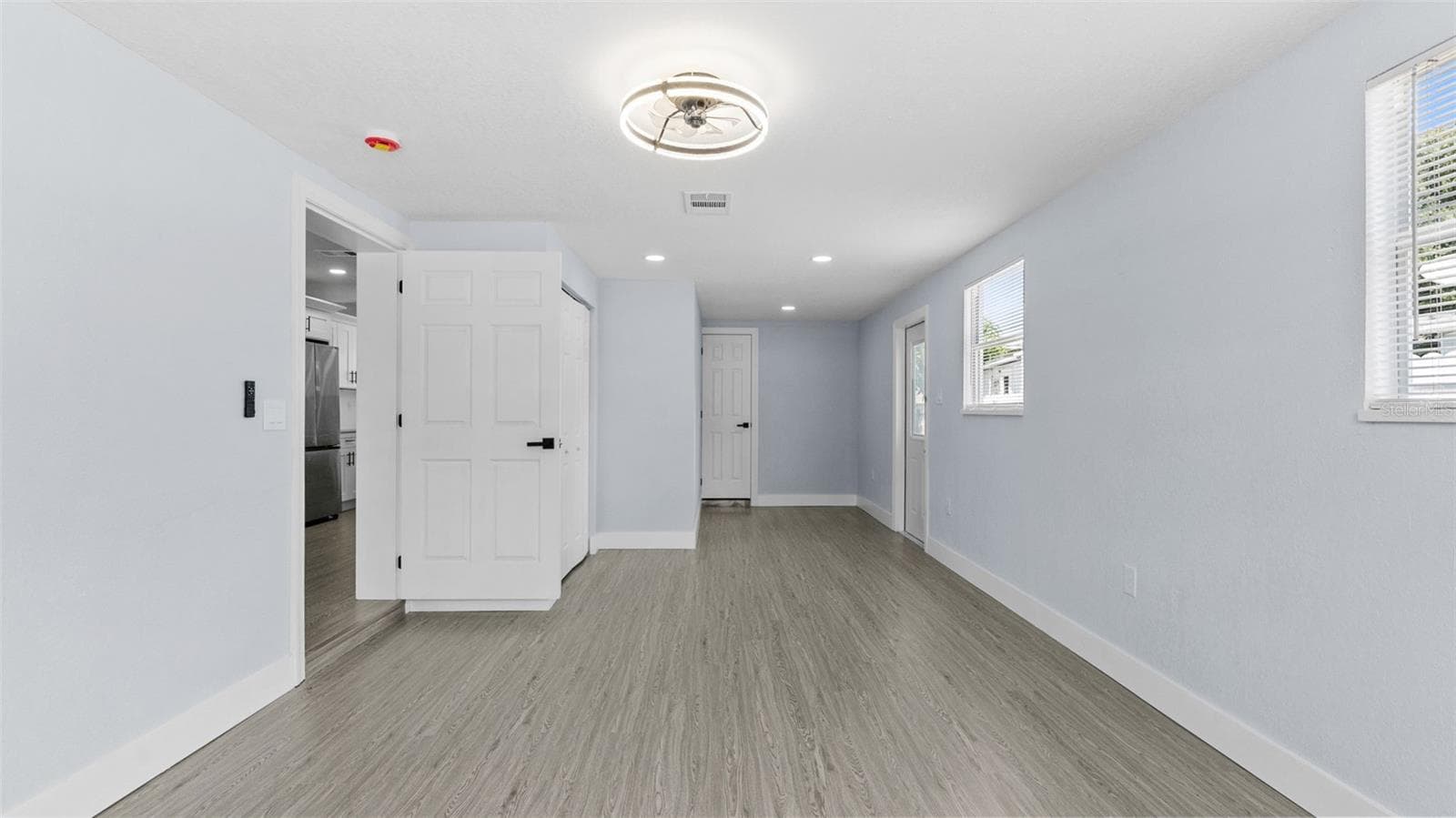 Single Family Residence at 7710 CORAL VINE LN, TAMPA, photo 8 of 39