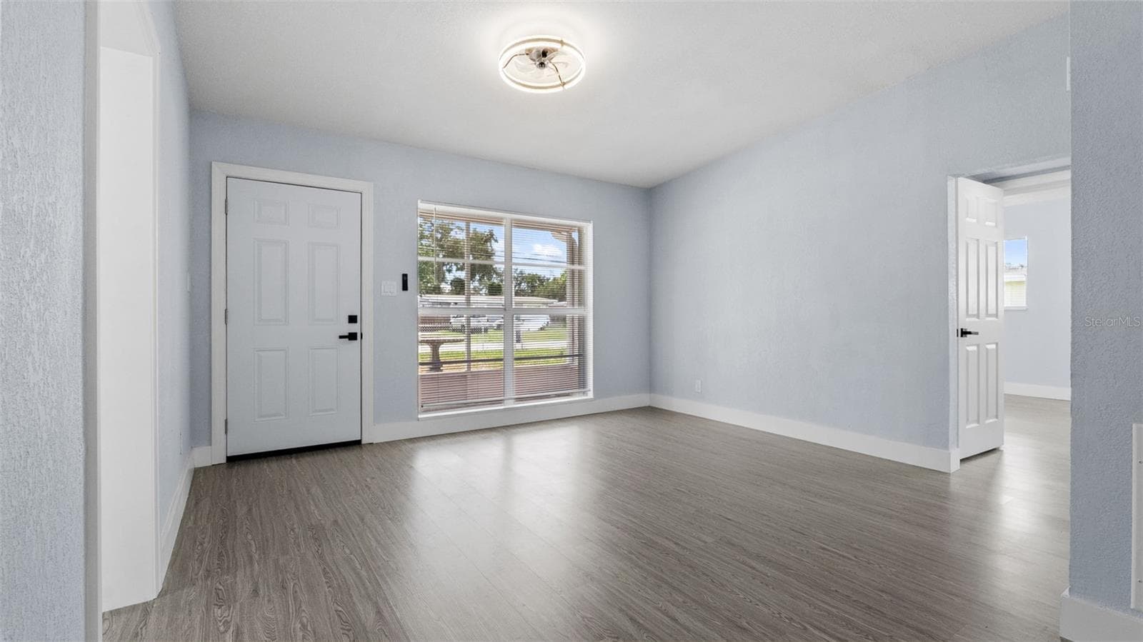 Single Family Residence at 7710 CORAL VINE LN, TAMPA, photo 9 of 39