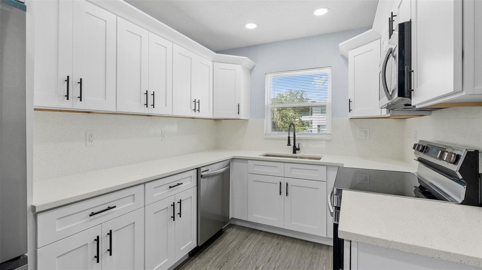 Single Family Residence at 7710 CORAL VINE LN, TAMPA, photo 12 of 39