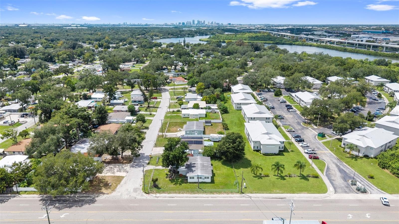 Single Family Residence at 7710 CORAL VINE LN, TAMPA, photo 29 of 39