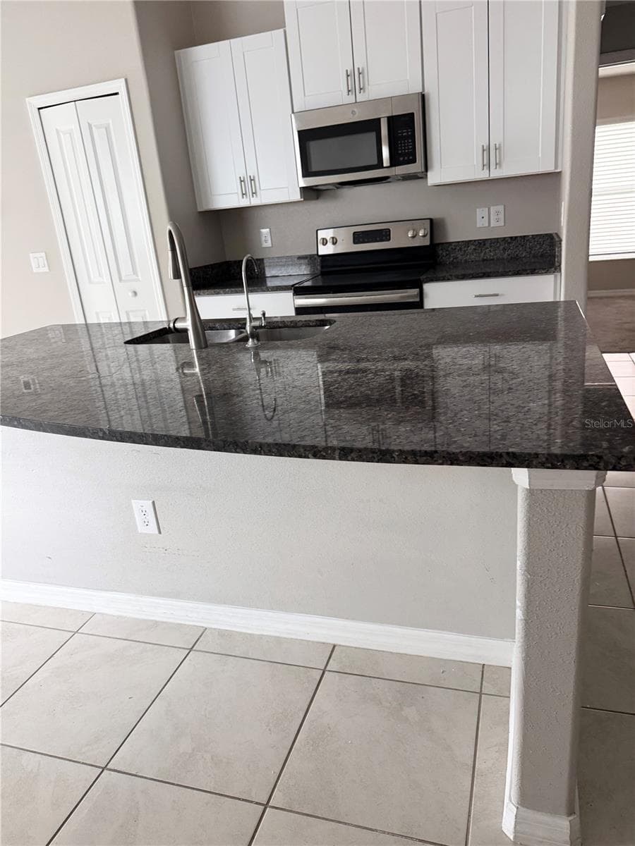Kitchen with Granite Countertops - 1755 YELLOW TRL, LAKELAND