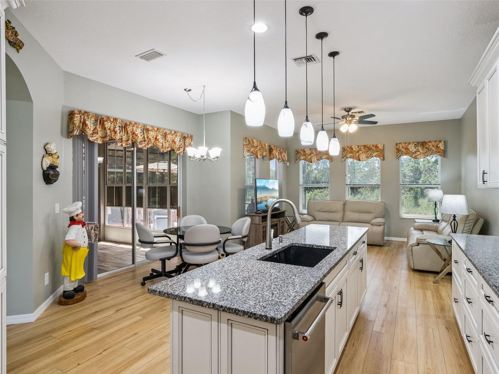 Single Family Residence at 5602 SQUIRES DR, LEESBURG, photo 9 of 60