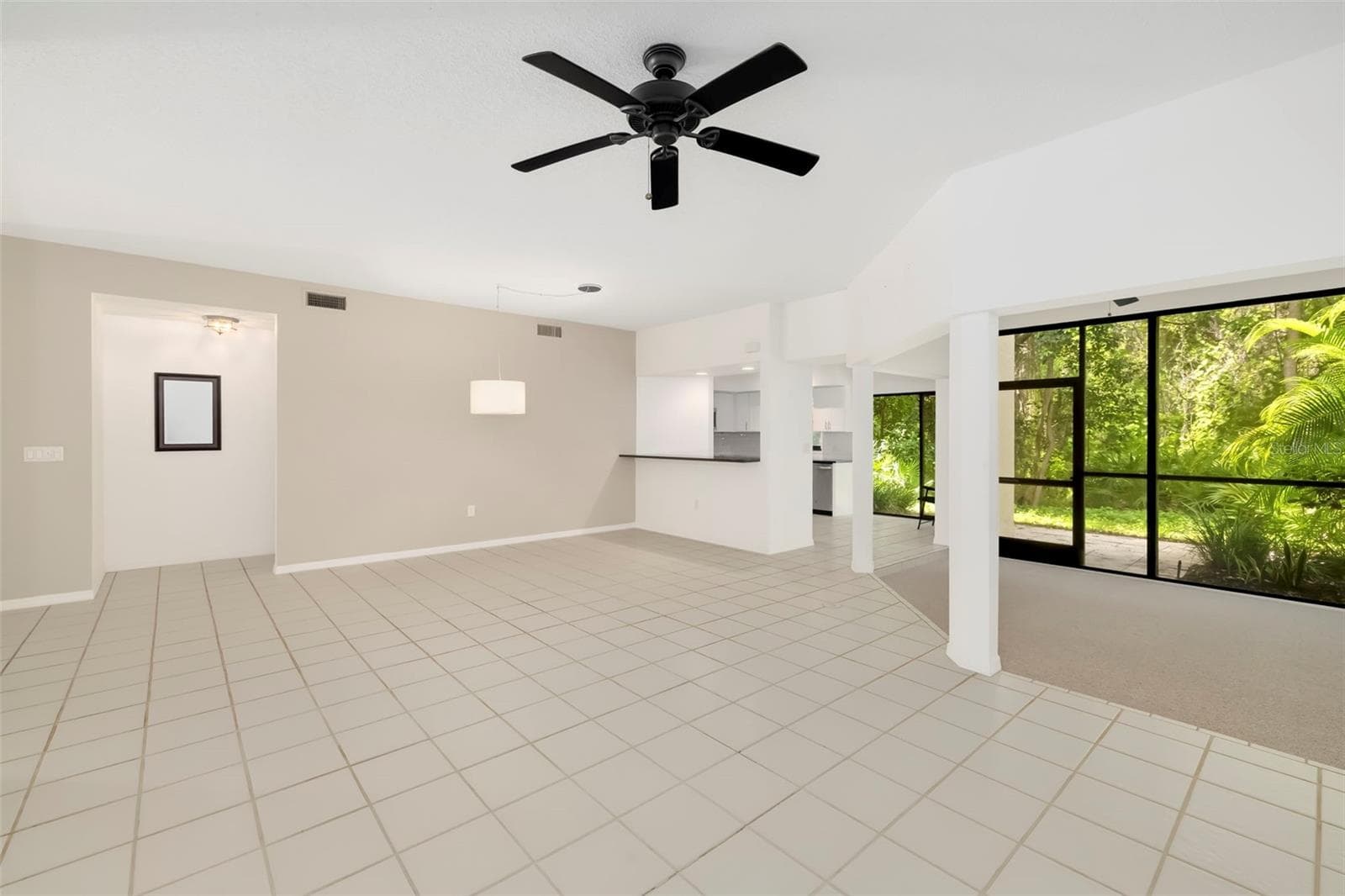 Living Room - 1678 STARLING DR #102, SARASOTA