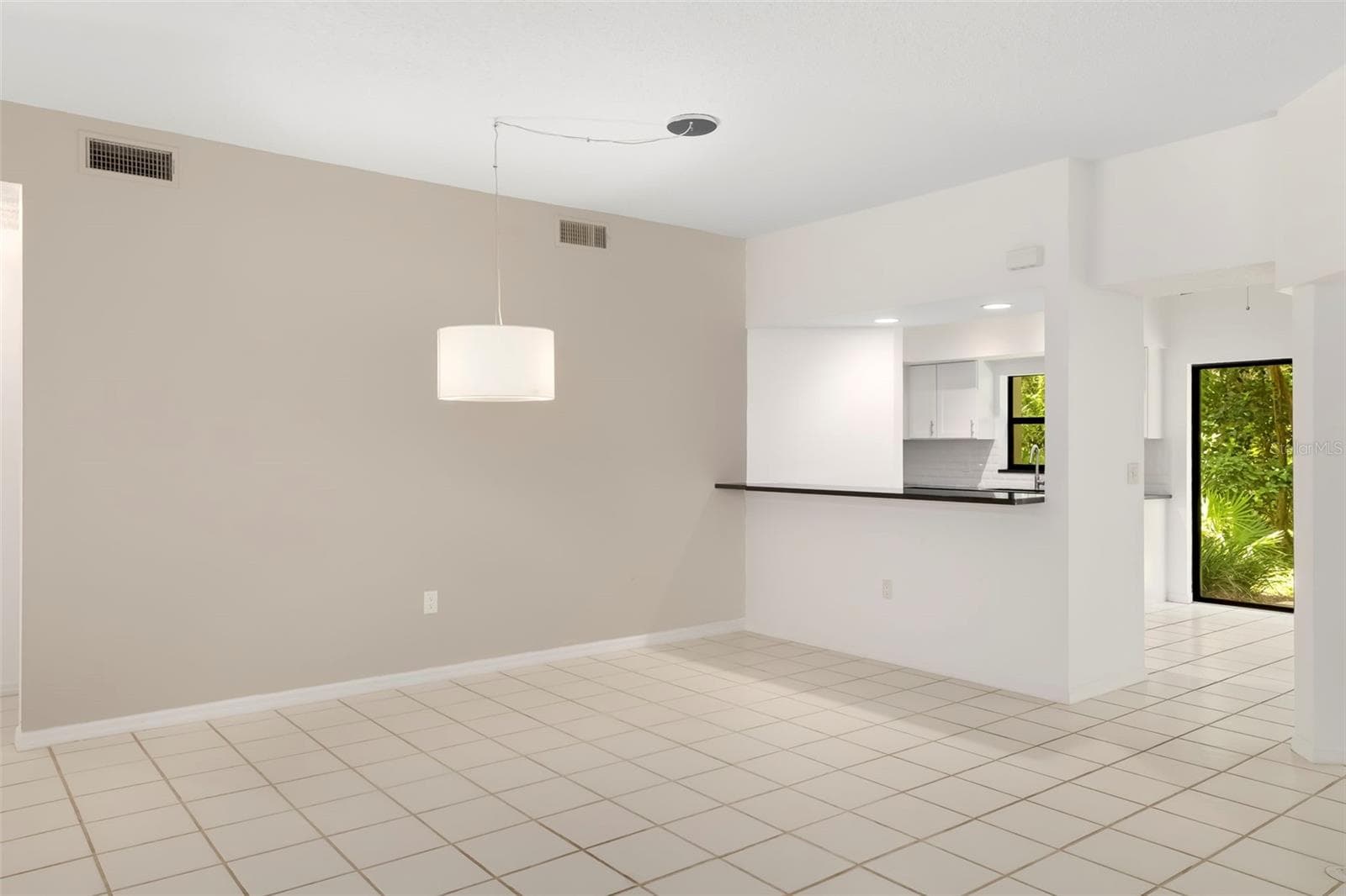 Living Room - 1678 STARLING DR #102, SARASOTA